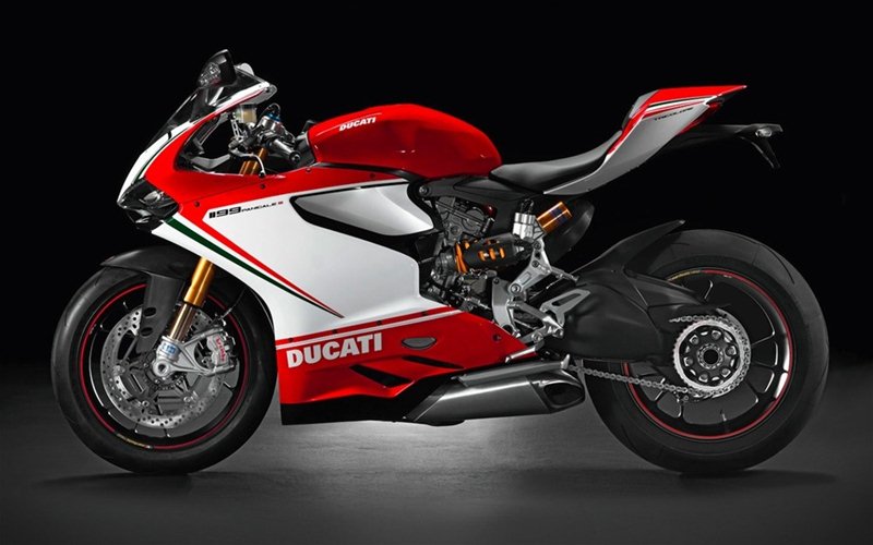 Дженсон Баттон пополнил коллекцию двумя мотоциклами Ducati
