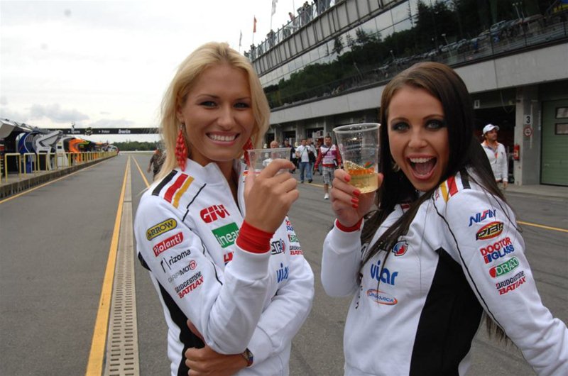Девушки паддока Гран При Чехии 2012