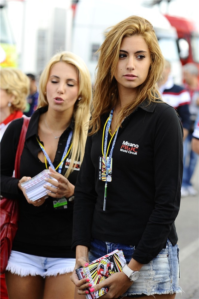 Девушки паддока Гран При Сан-Марино 2012